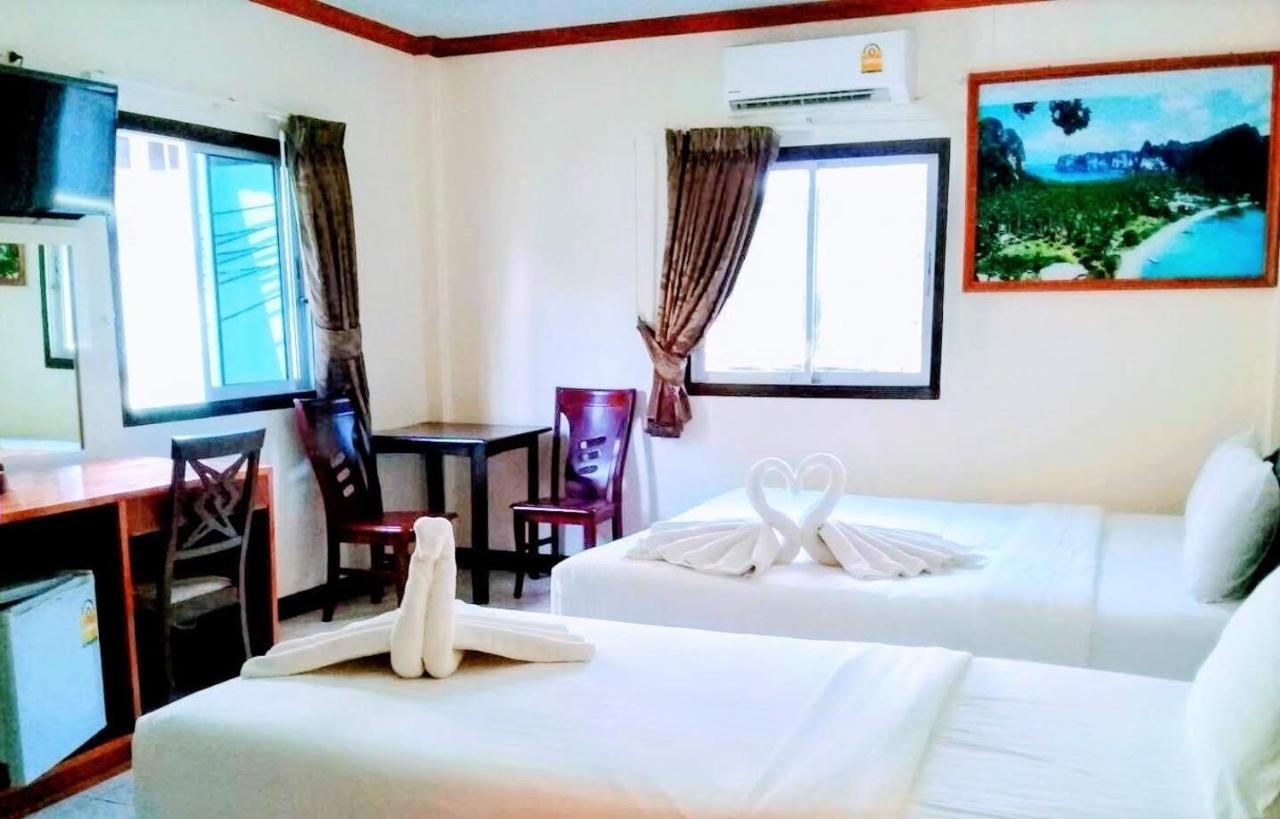 Golden Bee Phiphi Hotel Exterior photo